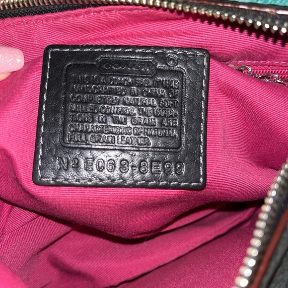 Coach Black and Brown Leather Shoulder Bag with Textured Finish - Picture 4 of 13